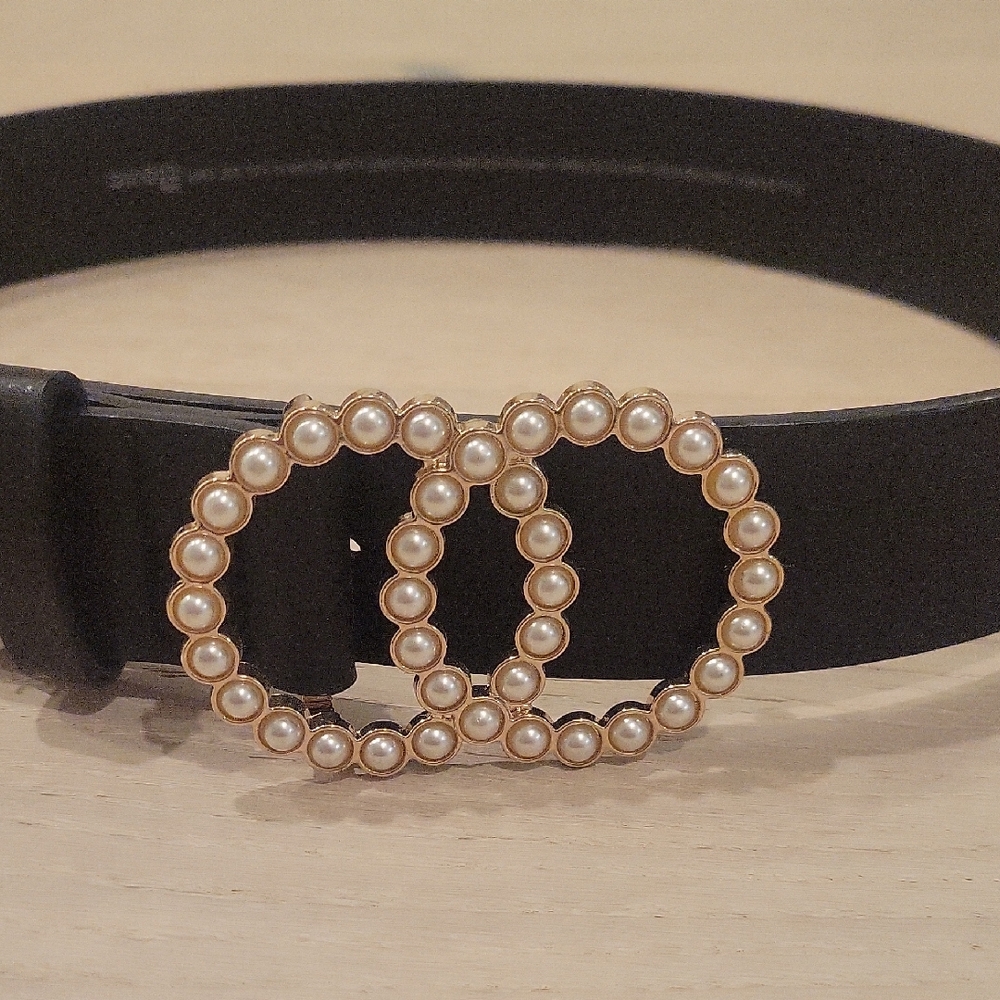 NWOT Elegant Black Belt with Pearl Gold Buckle
